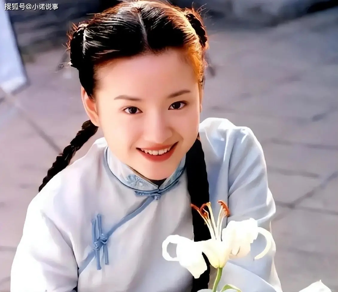 Hơn 20 năm trước, từng có một ngọc nữ không cần trang điểm và ăn diện cầu kỳ vẫn