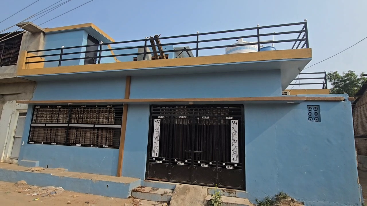 Nhận tin mật rồi đột kích một ngôi nhà, công an triệt phá đường dây sản xuất sữa giả từ hóa chất tại Ấn Độ, tịch thu hơn 200 lít dung dịch chuẩn bị đưa ra thị trường- Ảnh 3.