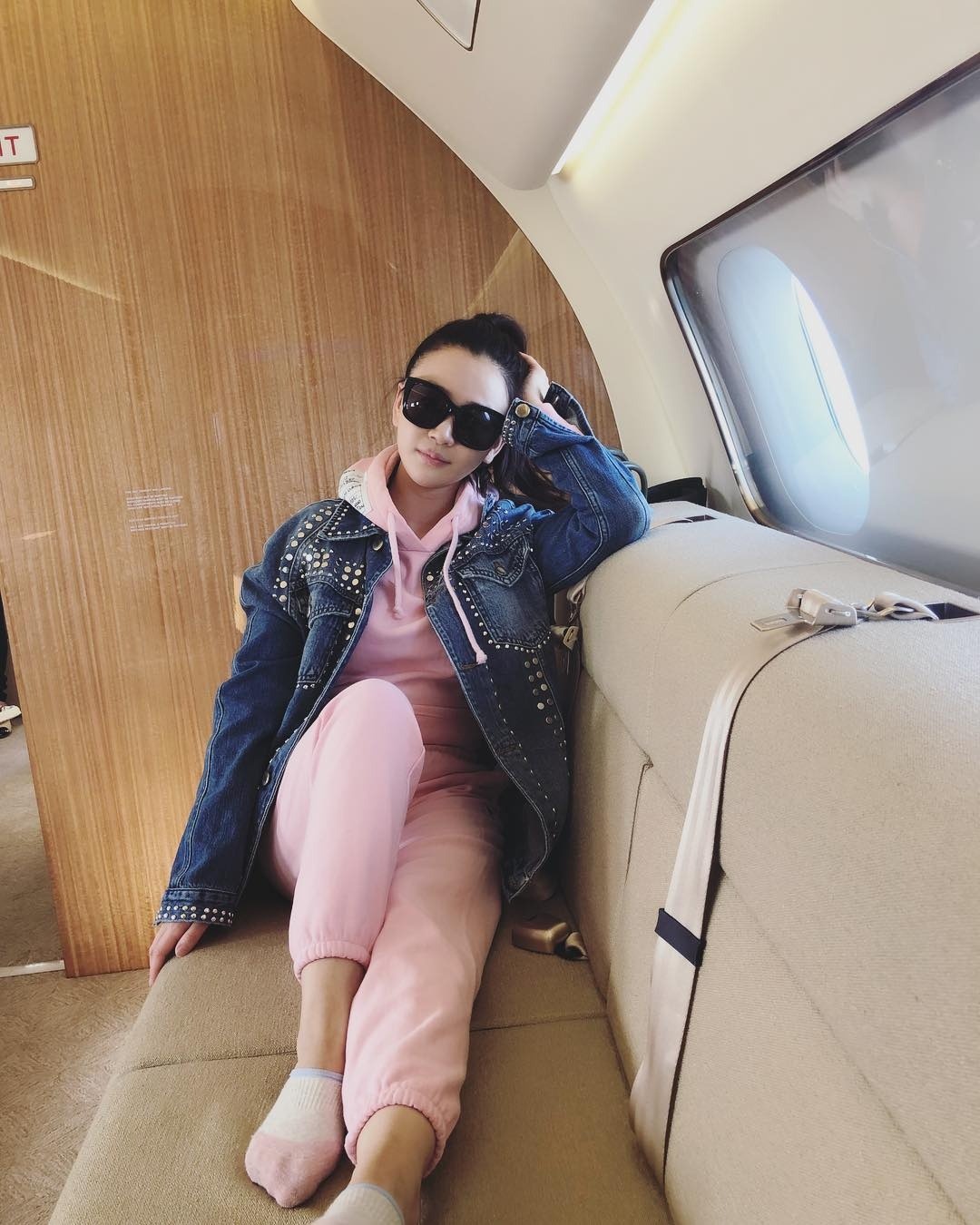 "Sao nam hạng A toàn phim hot" bị bồ nhí 9x tung hê hợp đồng bao nuôi, liền bắt tay vợ tống tiểu tam vào tù 3 năm trời 260709921514431985272892144918 175375625174424950713 1753768815332 17537688155681657588735