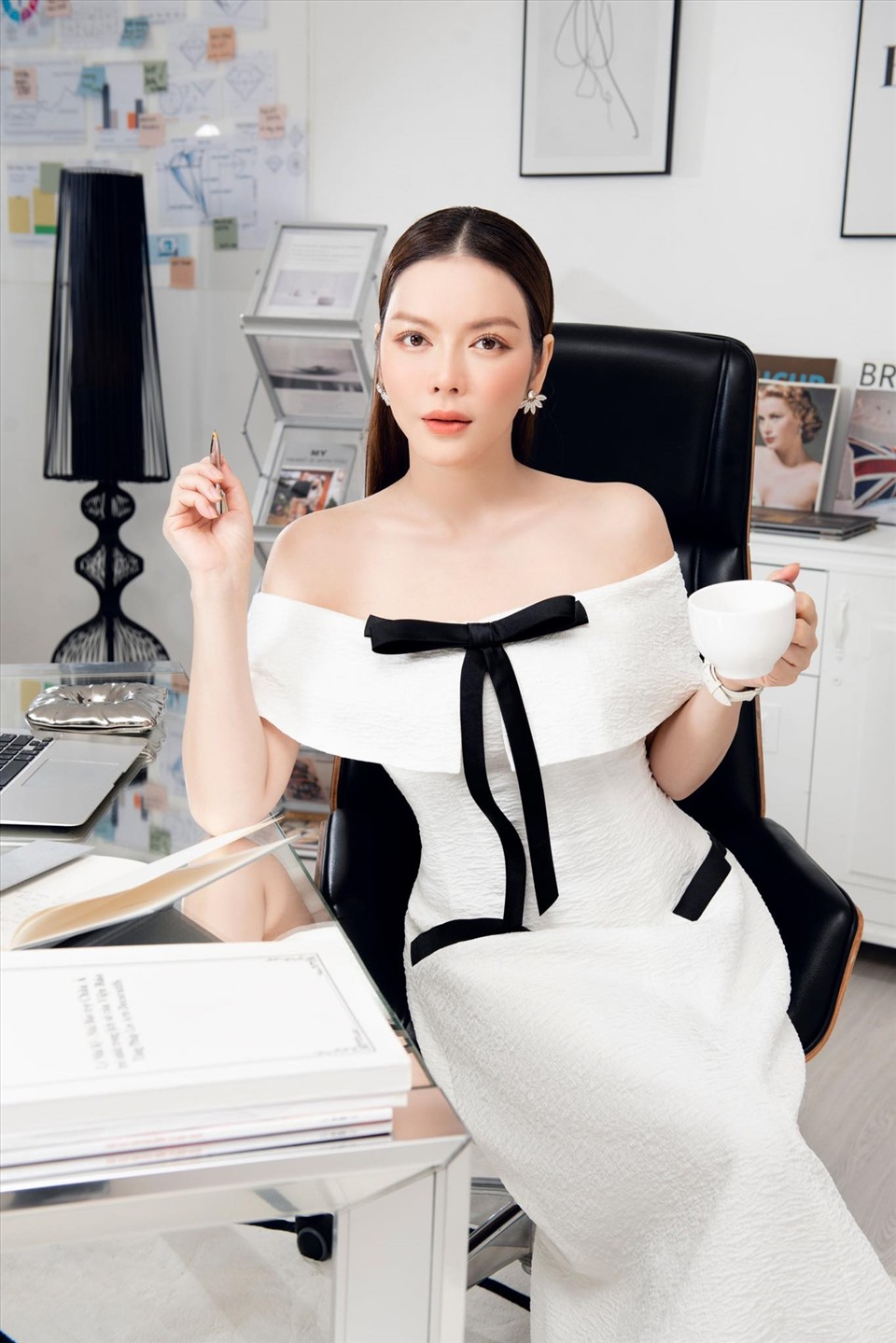 Phú bà giàu sụ của Vbiz: Xây biệt phủ 10.000m2, mua nhiều đồ đến mức mất cũng không hay biết- Ảnh 1.