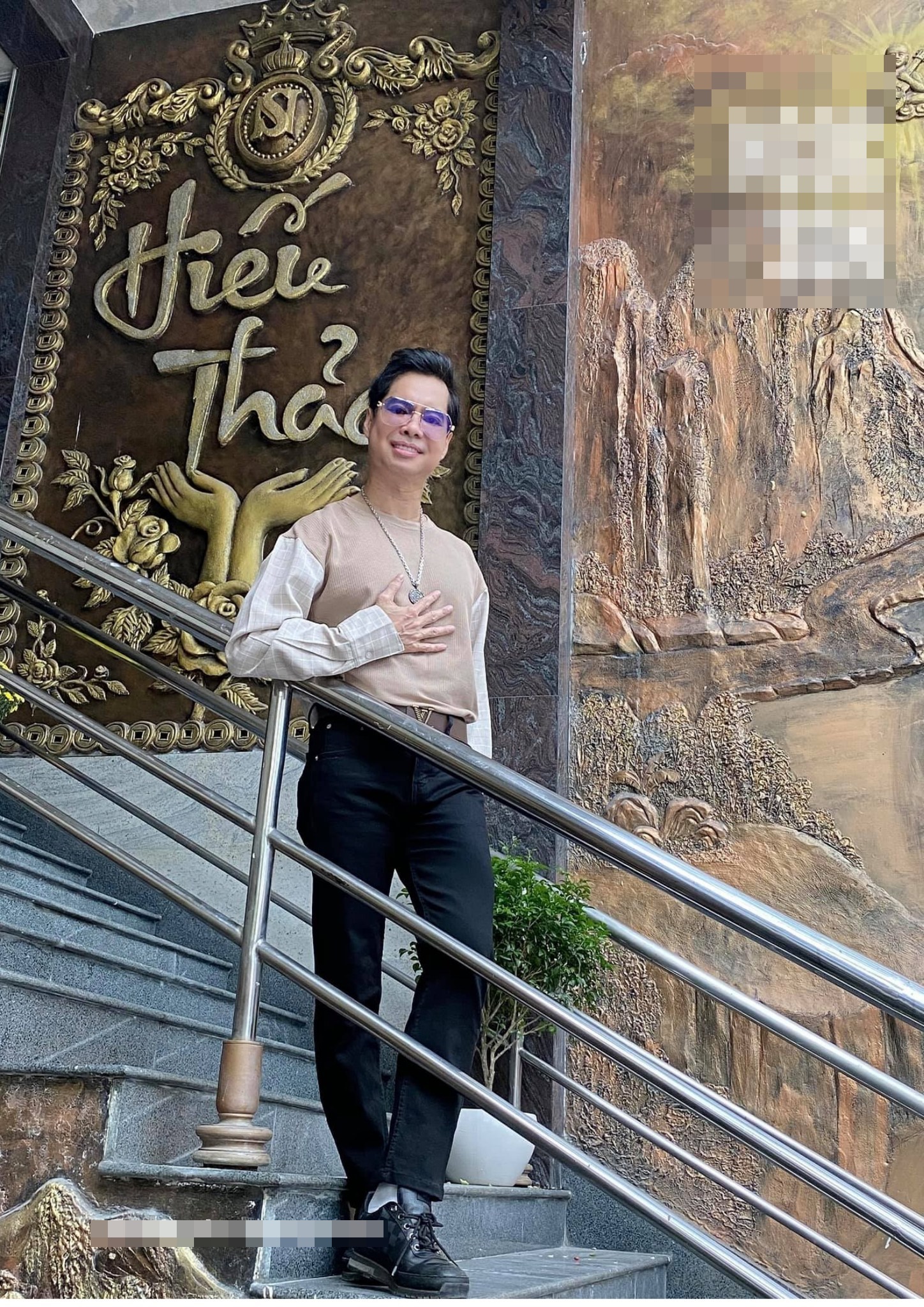 Nam ca sĩ sở hữu biệt thự dát vàng 100 tỷ đồng tại quận 1 TP.HCM: Nhà bị cắt điện 2 lần vì hết tiền, tự nhận “nghèo nhất showbiz”- Ảnh 6.