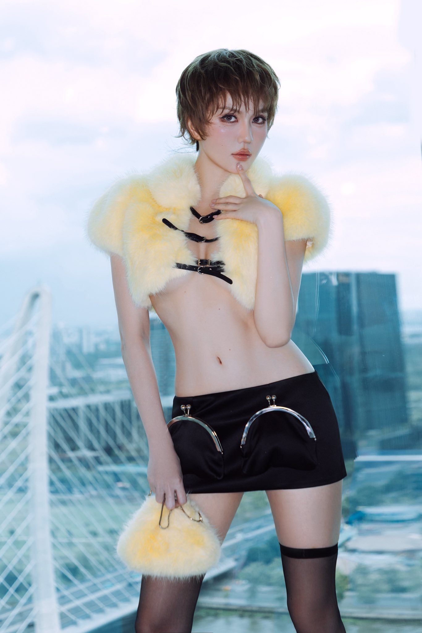 Gần 3 triệu người dán mắt xem clip Ngọc Trinh thả dáng đồng hồ cát, body vòng nào ra vòng nấy miễn chê- Ảnh 6. Gần 3 triệu người dán mắt xem clip Ngọc Trinh thả dáng đồng hồ cát, body vòng nào ra vòng nấy miễn chê- Ảnh 6.