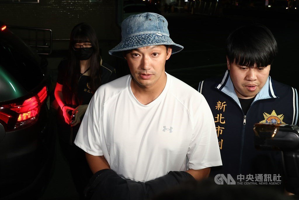 Cơ quan chức năng cho biết có 11 nghệ sĩ bị điều tra trốn nghĩa vụ quân sự bằng cách giả mạo giấy tờ y tế.