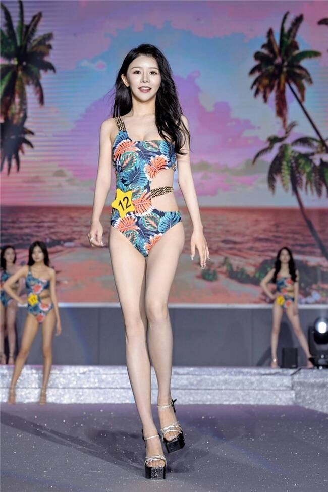 Hoa hậu Gen Z phờ phạc, cúi đầu thừa nhận 2 tội danh trước tòa trong ngày bị xét xử- Ảnh 2.