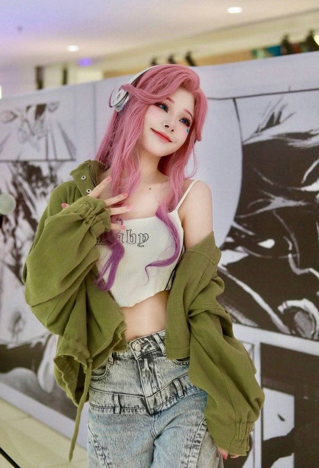 Nàng thơ cosplay xinh như mộng, thần thái lay động