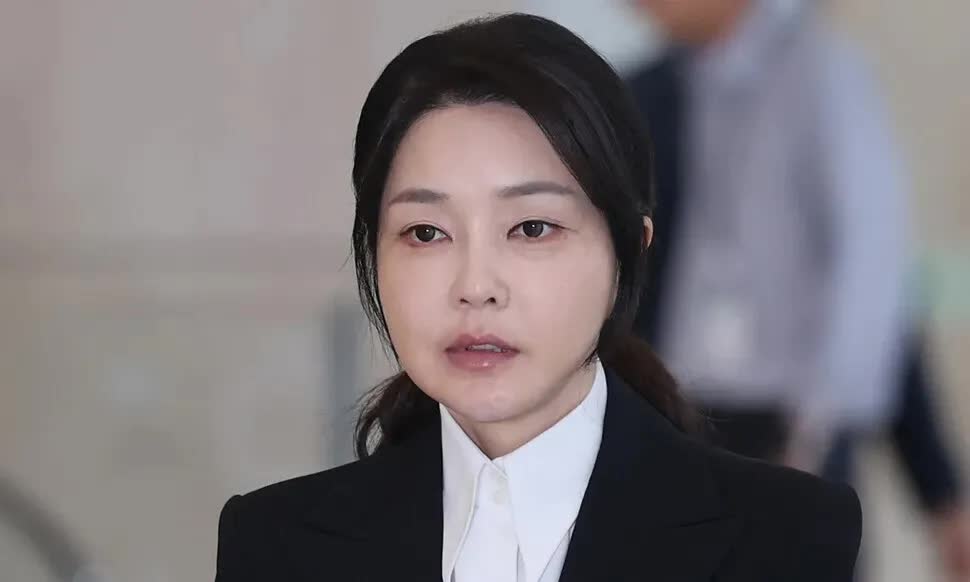 Túi xách Dior và giày Chanel cỡ 39 đã đẩy cựu đệ nhất phu nhân Hàn Quốc vào phòng giam như thế nào?- Ảnh 4.