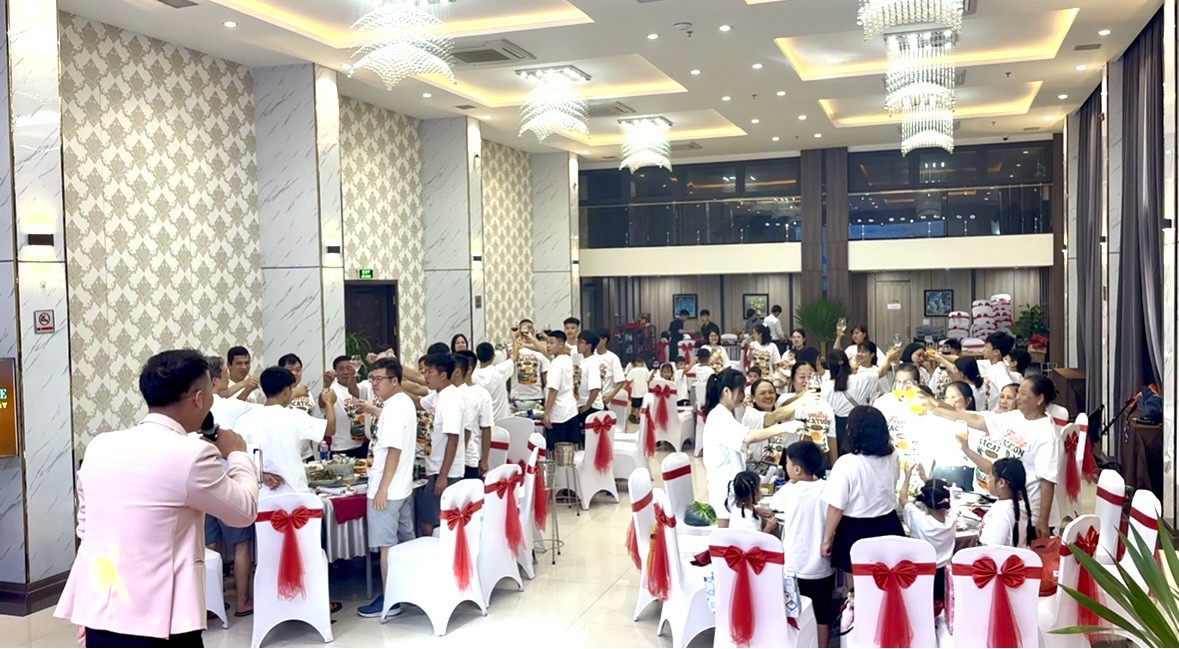 2943e83a3325857bdc34-1752056324-762-width1179height649 Đại gia đình chi 200 triệu, đưa 60 người vi vu khắp Quảng Trị - 8