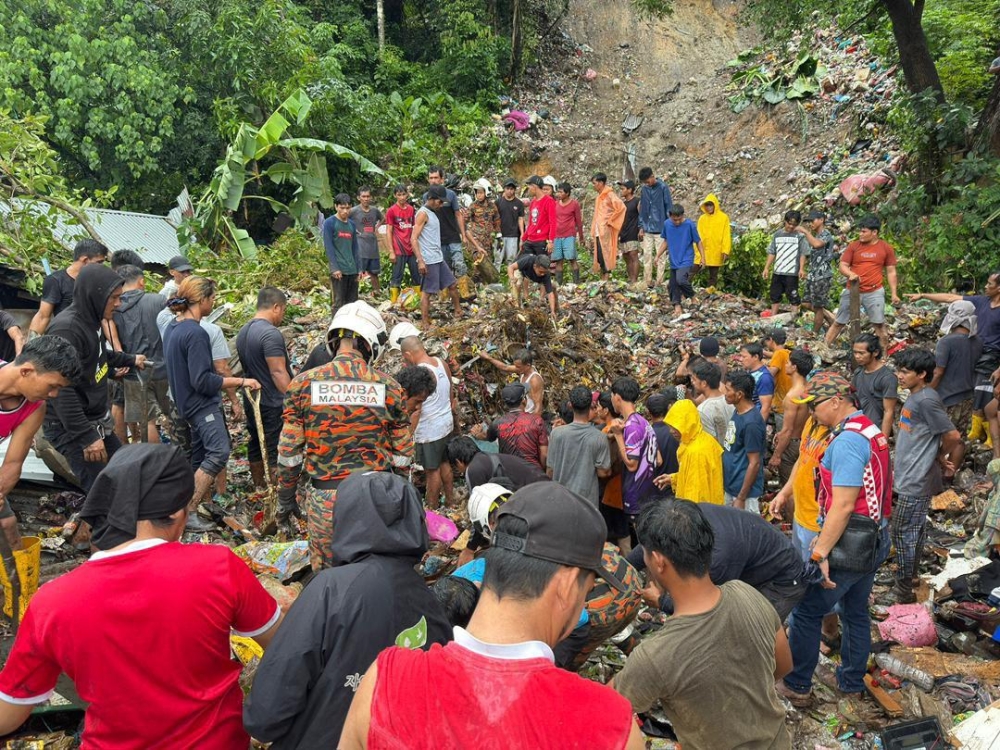 Làm nghề mai táng, 1 ngày thức dậy người đàn ông không ngờ phải lo việc hậu sự cho chính vợ con mình- Ảnh 1. Làm nghề mai táng, 1 ngày thức dậy người đàn ông không ngờ phải lo việc hậu sự cho chính vợ con mình- Ảnh 1.