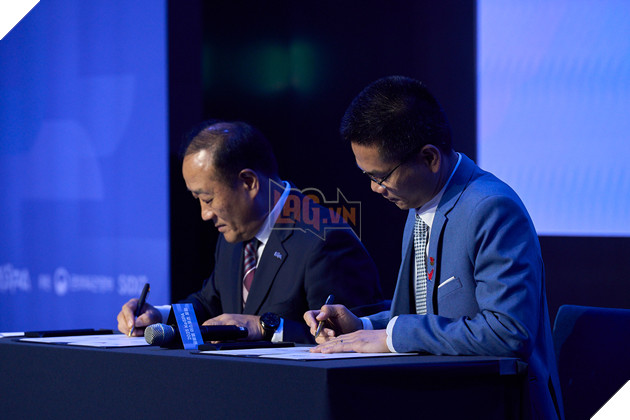 Chủ tích VIRESA Đỗ Việt Hùng và Chủ tịch KeSPA Kim Young Man tại lễ kí kết
