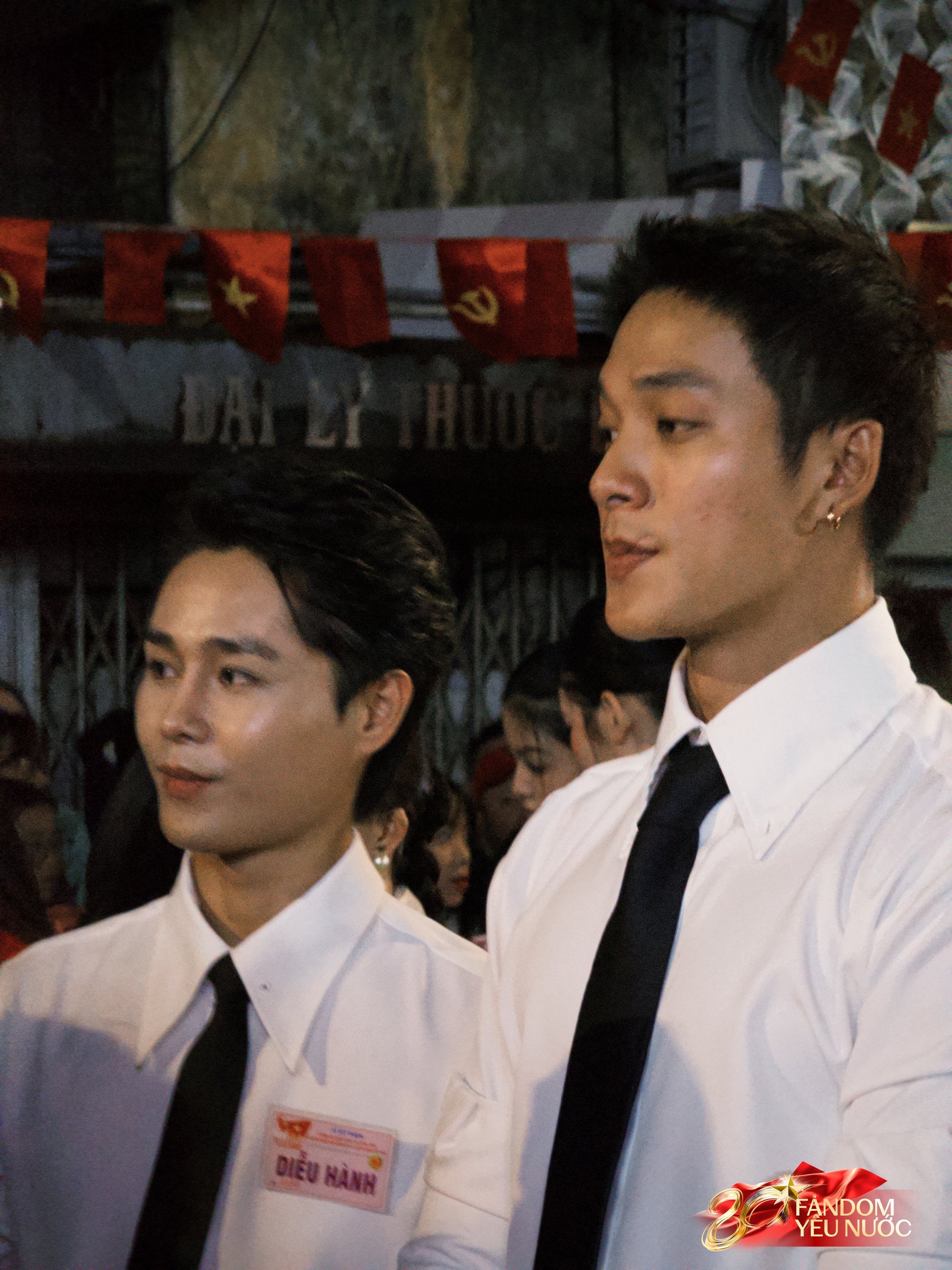 Dàn nghệ sĩ tươi rói tại Tổng duyệt diễu hành 2/9: MONO và Hoà Minzy được người dân vây kín, nữ diễn viên là Thượng uý công an gây sốt!- Ảnh 10.