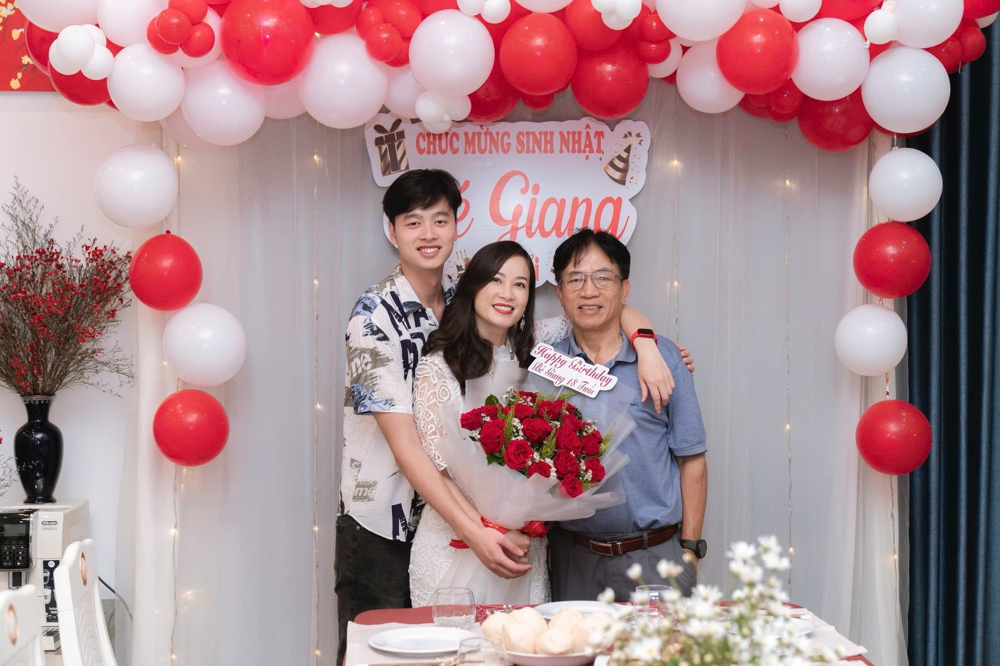 Sau 25 năm đăng quang, 1 nàng hậu 7X bất ngờ tái xuất, gây chú ý với nhan sắc và cuộc sống hiện tại- Ảnh 3.