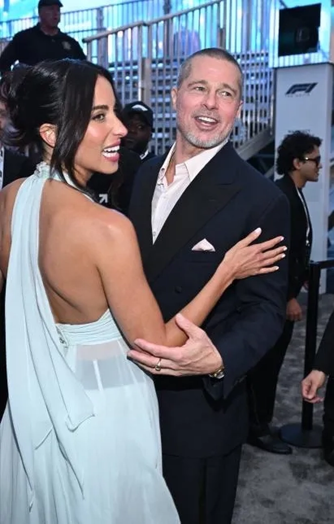 Brad Pitt bên bạn gái kém 29 tuổi- Ảnh 6. Brad Pitt bên bạn gái kém 29 tuổi- Ảnh 6.