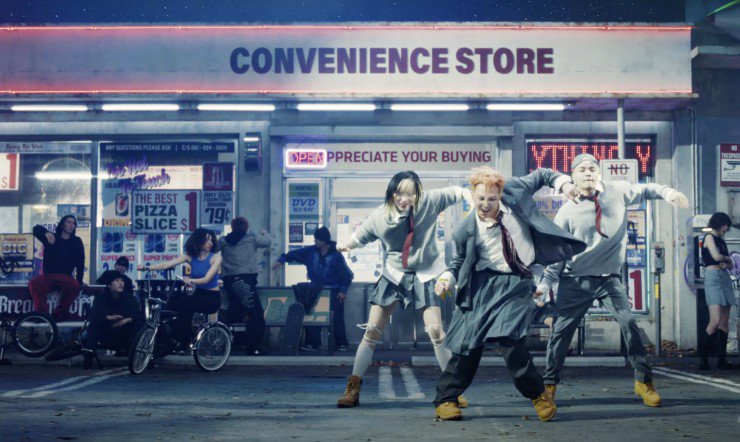 3-1740898000-694-width740height442 Điên rồ G-Dragon - 3