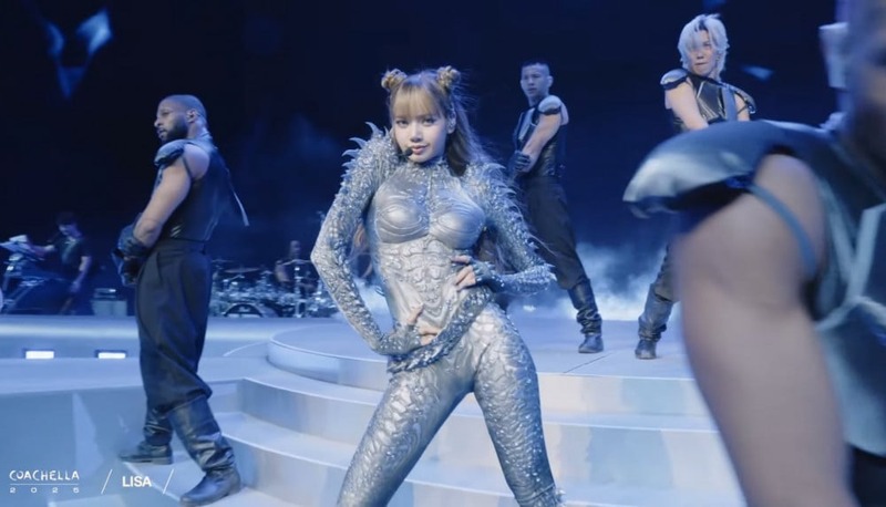 Jennie - Lisa không ai thua ai tại Coachella: Bên “lắm trò” nhưng bị chỉ trích phản cảm, bên đơn giản mà “tuyệt đối slay”!- Ảnh 3.