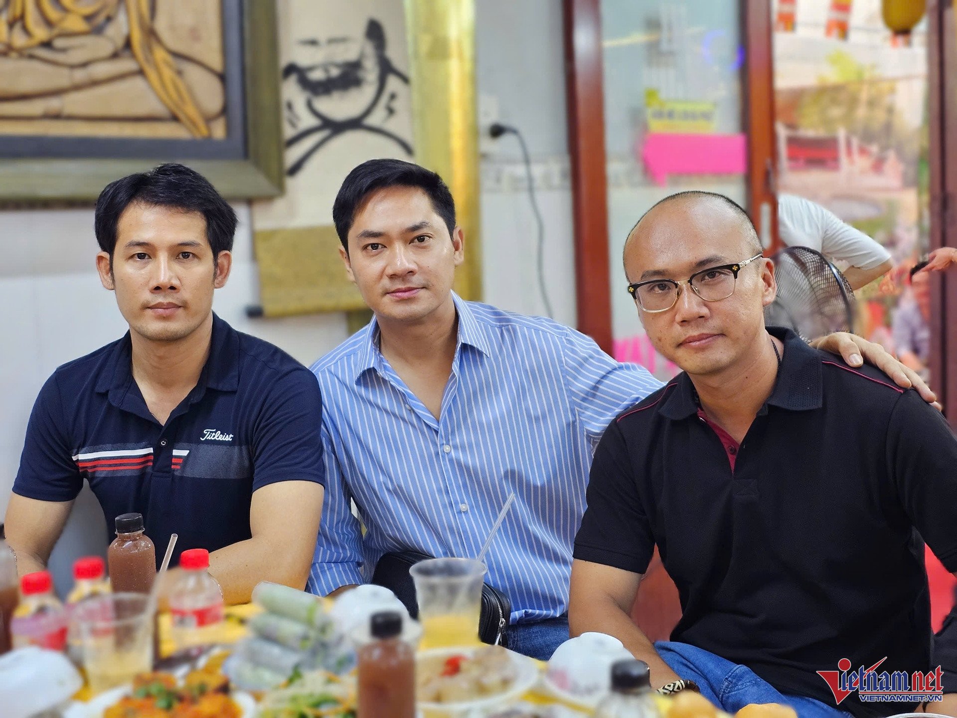 Lễ cúng 49 ngày Quý Bình: Vợ nam diễn viên xúc động với bức tranh, tâm thư fan gửi - 3