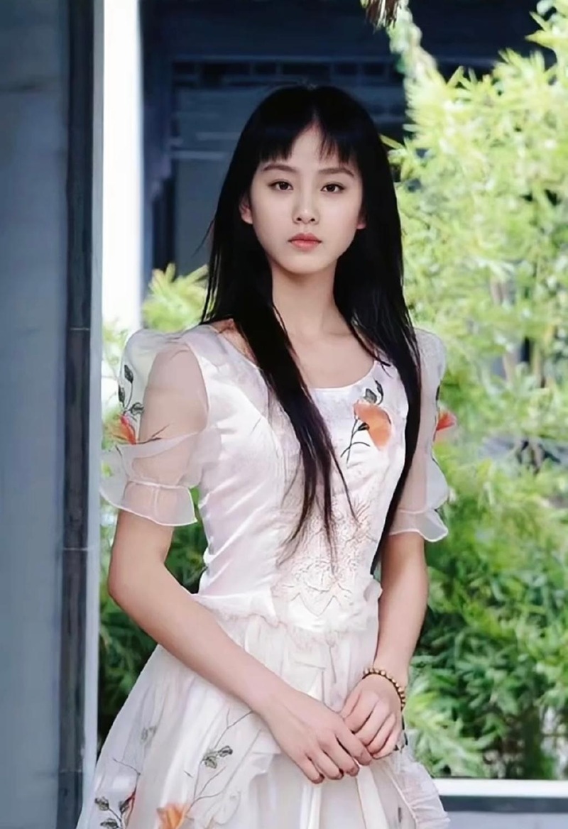 Lưu Thi Thi 17 tuổi đẹp khủng khiếp: Khó tin nhan sắc đỉnh cao cỡ này, xứng danh ngọc nữ của làng phim Trung Quốc- Ảnh 4.