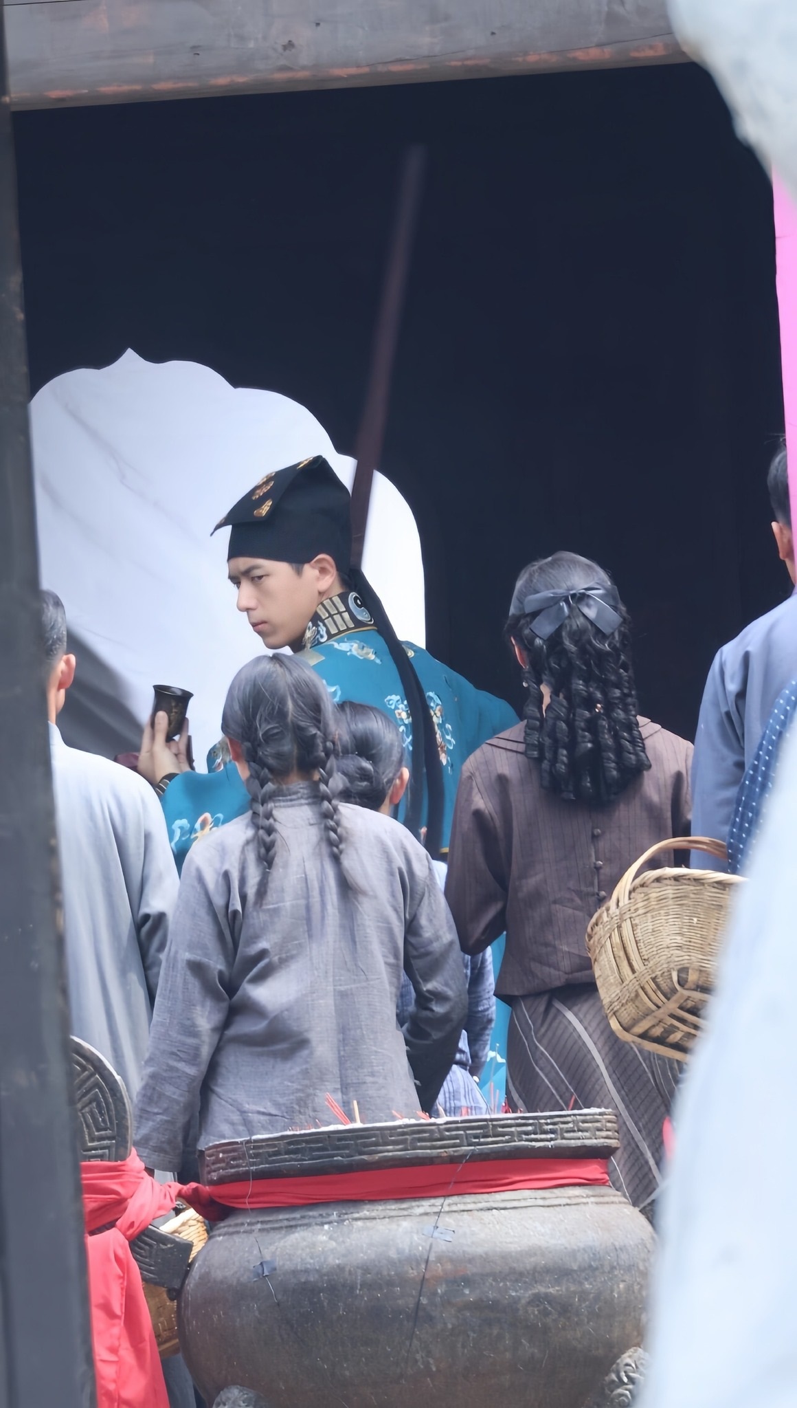 Đạo sĩ đẹp nhất Trung Quốc 2025: Đỉnh lưu nhan sắc nhưng nhìn rất gian, gương mặt cực