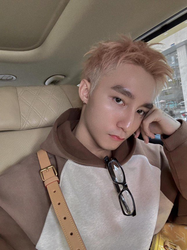 Sơn Tùng đi chợ Bến Thành, nhét xoài, măng cụt vào túi 300 triệu đồng - 3