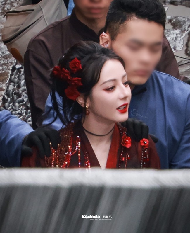 Mỹ nhân cổ điển đẹp nhất Trung Quốc hiện tại: Visual quốc sắc thiên hương, style Đông Tây kết hợp đỉnh tuyệt đối- Ảnh 3.