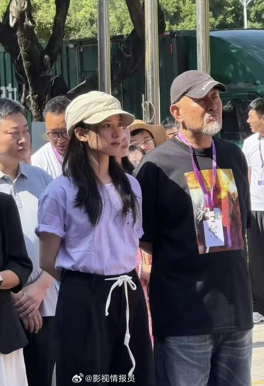 Mỹ nhân Trung Quốc đẹp như ánh nắng ở ngày khai máy phim mới: Nhan sắc đúng chuẩn mối tình đầu- Ảnh 4. Mỹ nhân Trung Quốc đẹp như ánh nắng ở ngày khai máy phim mới: Nhan sắc đúng chuẩn mối tình đầu- Ảnh 4.