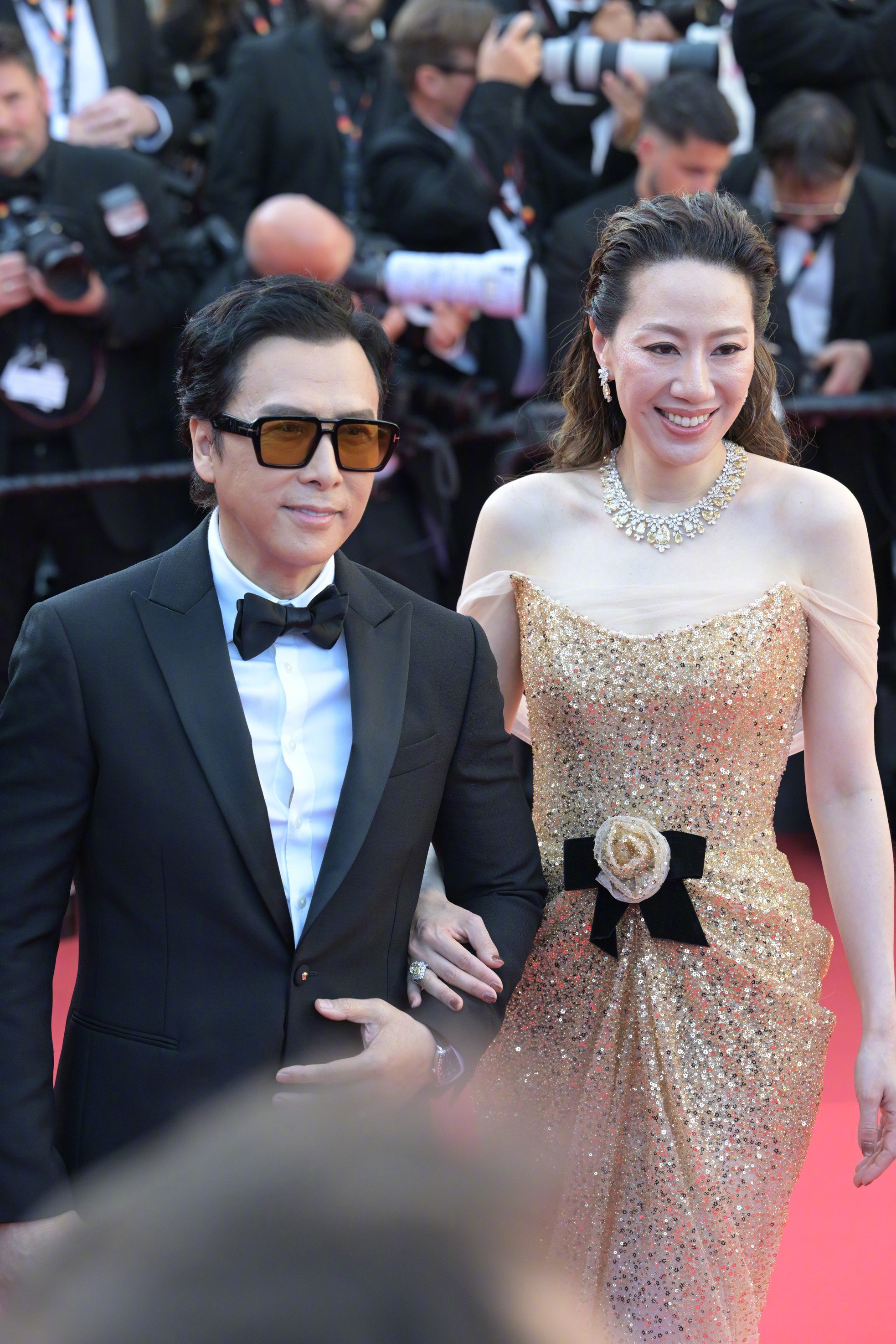 Chân Tử Đan dẫn vợ hoa hậu lên thảm đỏ Cannes, tỷ phú Amazon bị mạo danh - 3