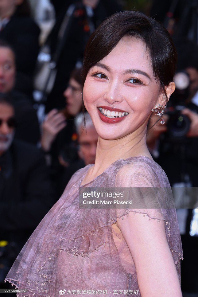 3-1747808119-507-width645height967 Sao nữ dưới ống kính hung thần ở Cannes - 4