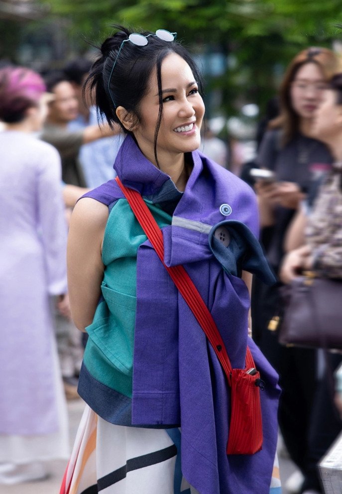 Diva Hồng Nhung rạng rỡ sau điều trị ung thư - 4