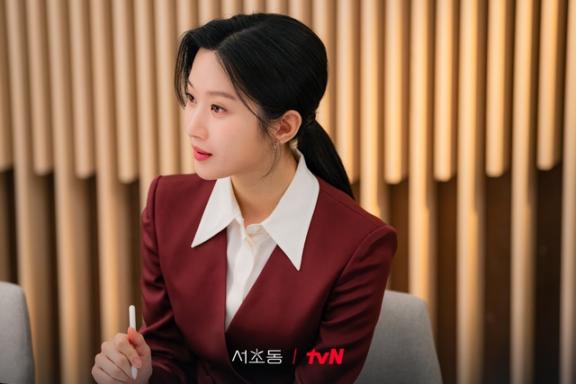 Nữ hoàng công sở đẹp nhất Hàn Quốc 2025: Visual mê chữ ê kéo dài, đi diễn mà như catwalk giữa phim trường- Ảnh 3. Nữ hoàng công sở đẹp nhất Hàn Quốc 2025: Visual mê chữ ê kéo dài, đi diễn mà như catwalk giữa phim trường- Ảnh 3.