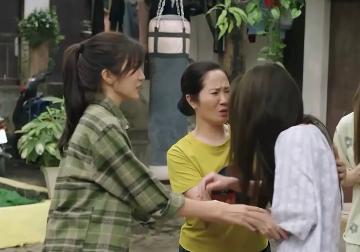 3-1749797316-57-width1248height874 Cảnh phim ngoại tình gây tranh cãi của Lương Thu Trang - 3