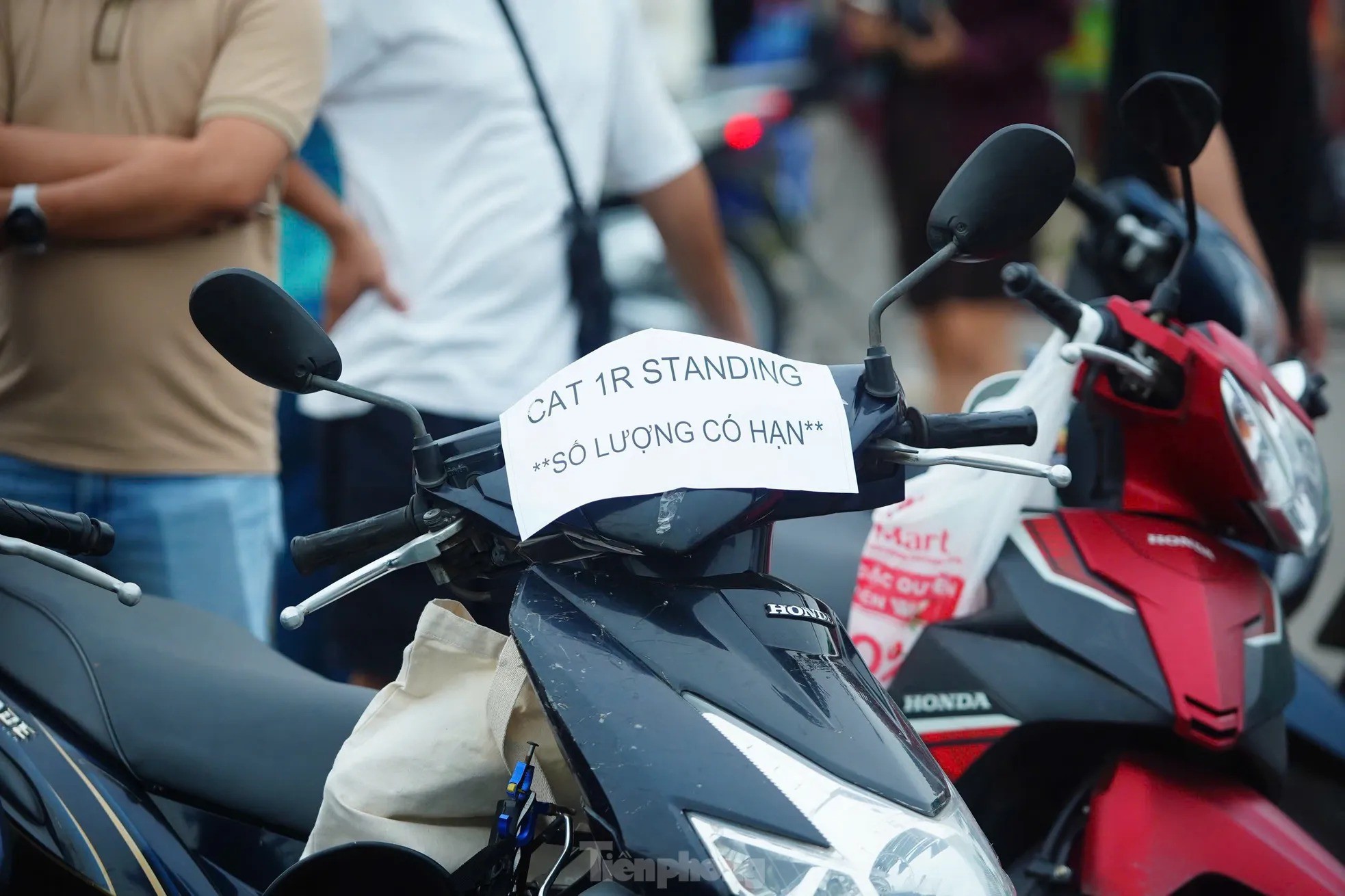 3-1750511171-968-width1966height1310 Giá vé show có G-Dragon giảm sâu, phe vé ế khách - 6