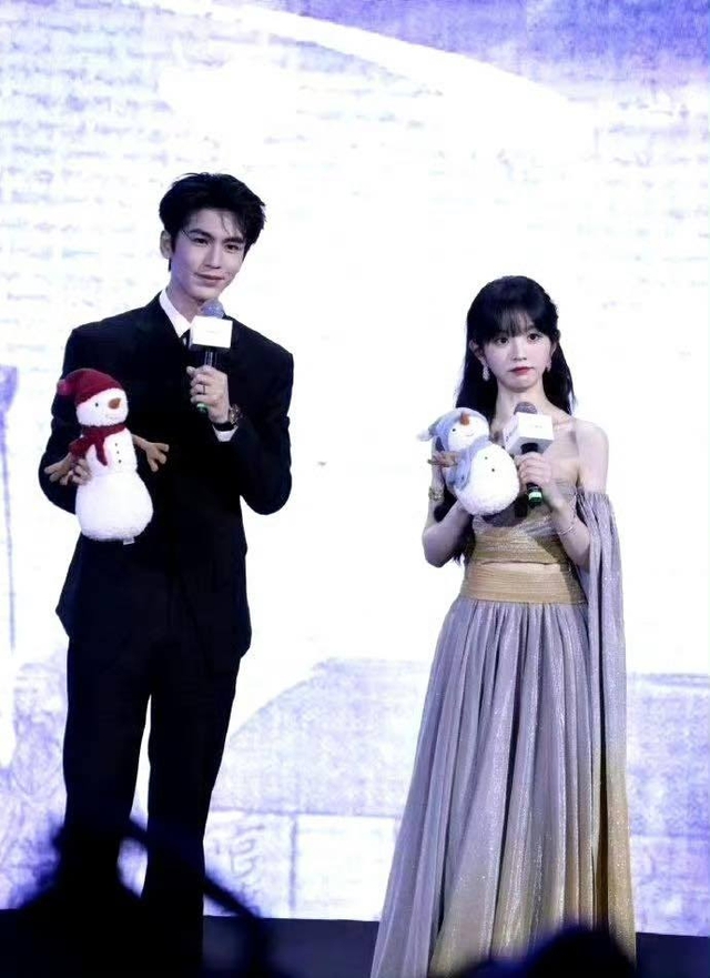 Hiếm lắm mới thấy 1 cặp đôi ngôn tình