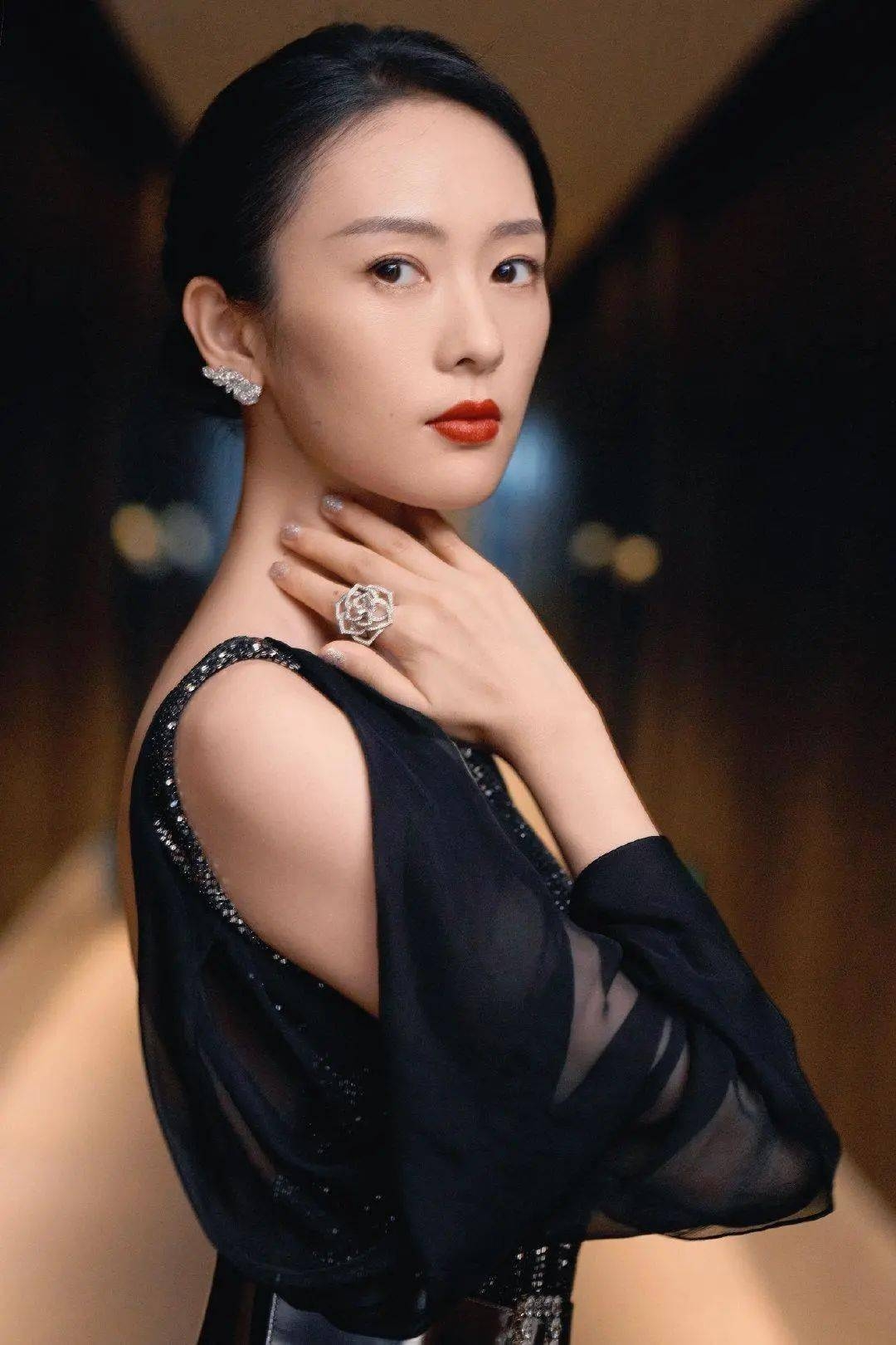 Mỹ nhân hạng A ê chề nhất Trung Quốc hiện tại: Flop sấp mặt mà đánh giá Lưu Diệc Phi, trò hề lớn nhất 2025?- Ảnh 1.