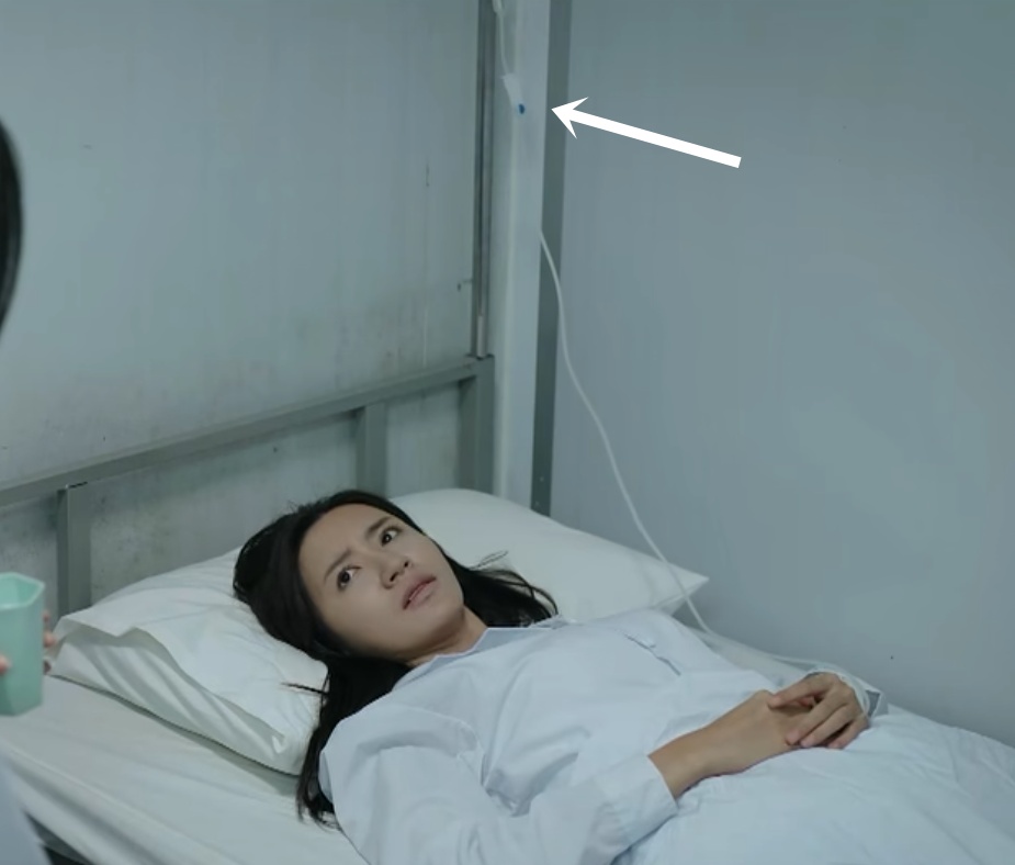 Hạt sạn ngớ ngẩn ở phim Việt giờ vàng, ai học ngành Y thấy sẽ “tự ái” vô cùng- Ảnh 4.