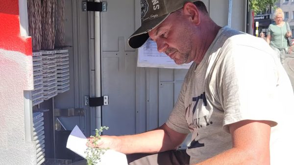 Châu Âu chật vật với nắng nóng kỷ lục 29 Châu Âu chật vật với nắng nóng kỷ lục 3 1752380438992 1752380439135651452853