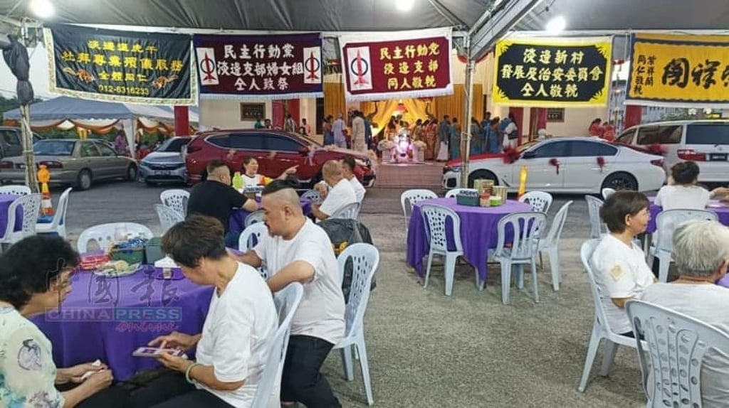 Bên này đường đám cưới, bên kia đám tang và điều hiếm thấy- Ảnh 2.