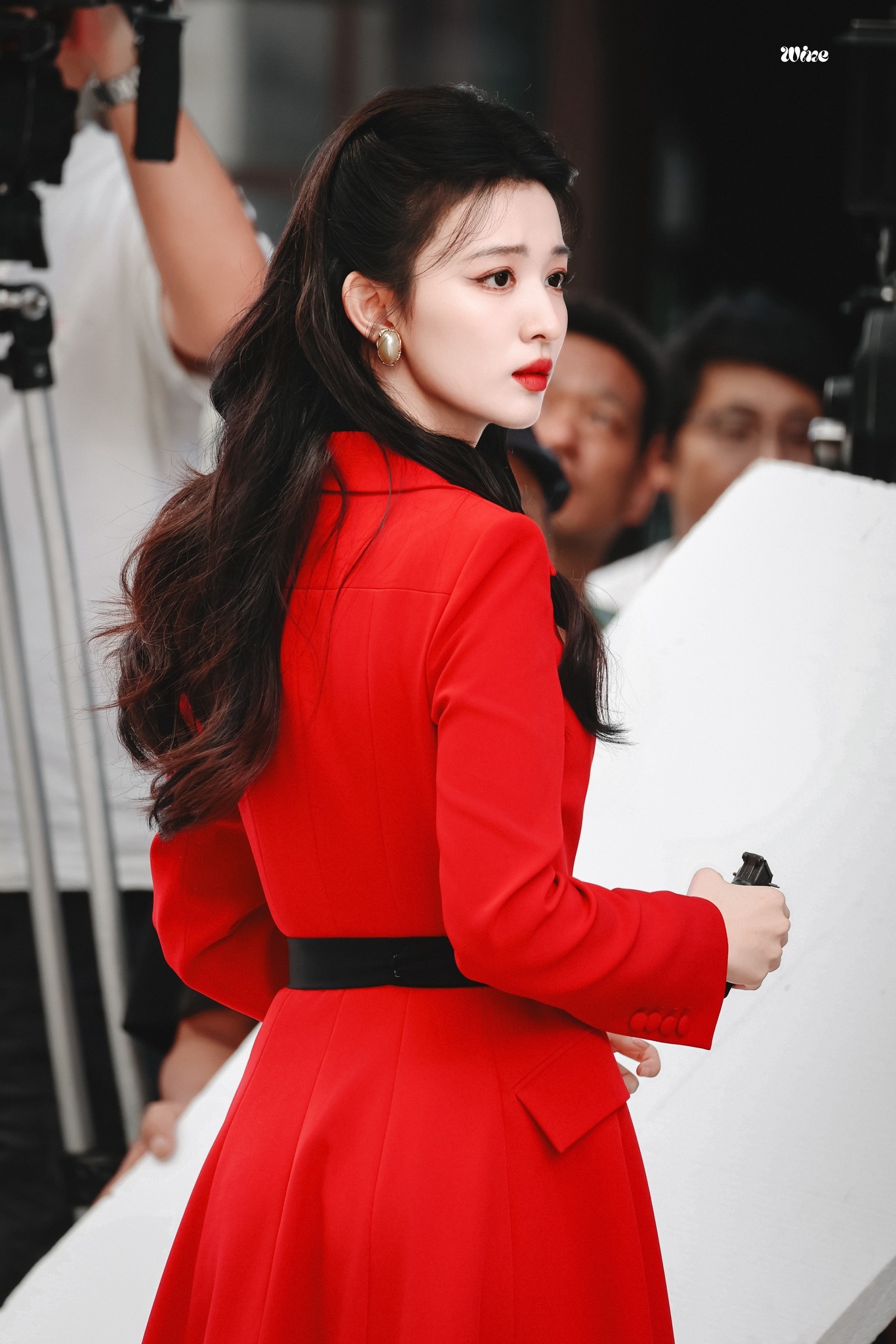 Mỹ nhân hễ mặc đồ đỏ là đẹp gấp 1000 lần: Nhan sắc là tinh hoa của tạo hóa, phong thần bao nhiêu cũng không đủ- Ảnh 3.