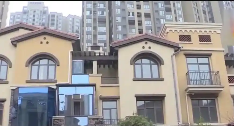 Người đàn ông sống trong biệt thự 6 tỷ đồng, lái Porsche, Mercedes nhưng ngày nào cũng ở nhà khóc: “Có tiền mà không còn tình yêu”- Ảnh 3.