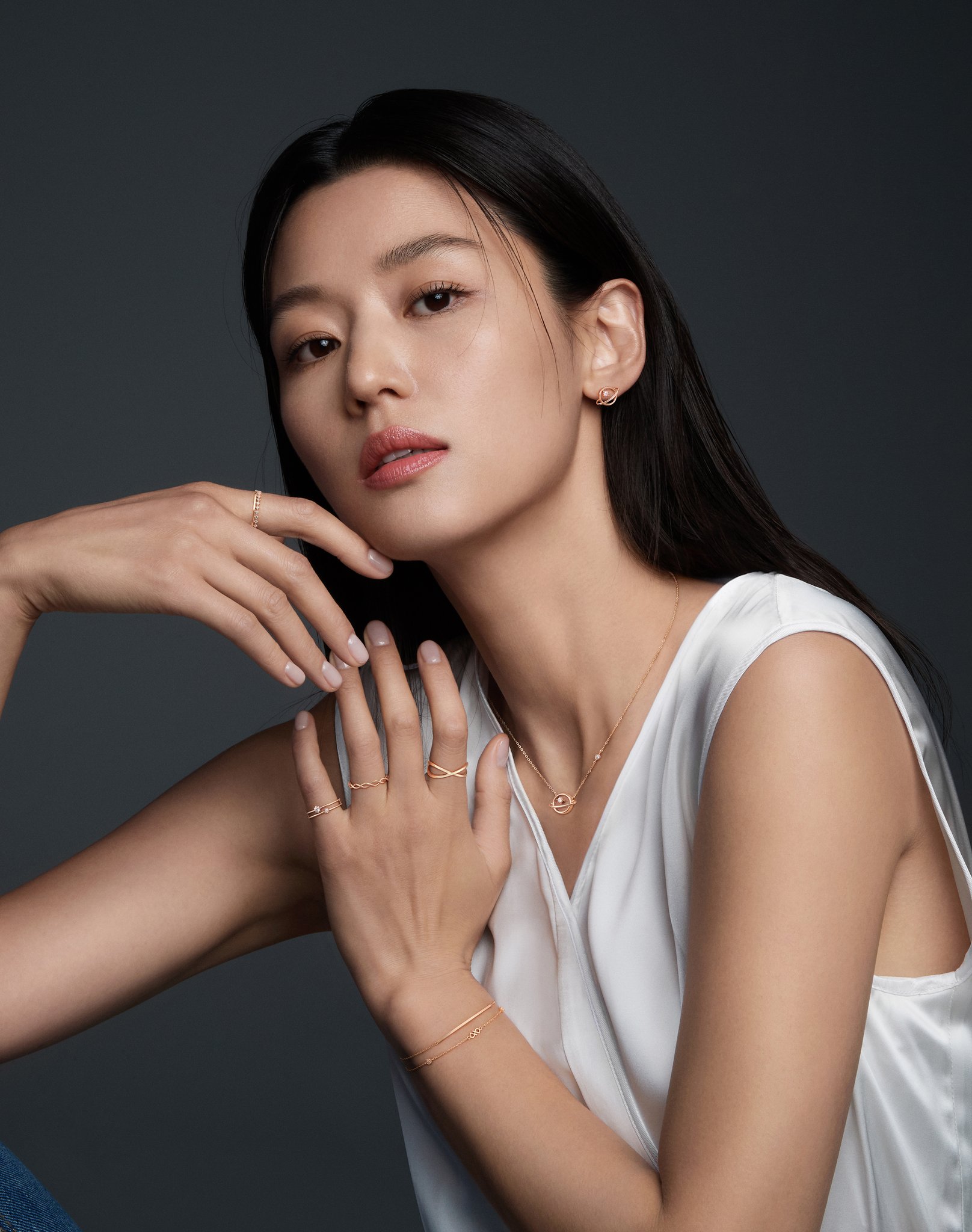 Tứ đại mỹ nhân Hàn hiện tại: Song Hye Kyo vẫn độc thân, Jeon Ji Hyun đi làm nuôi chồng- Ảnh 3.