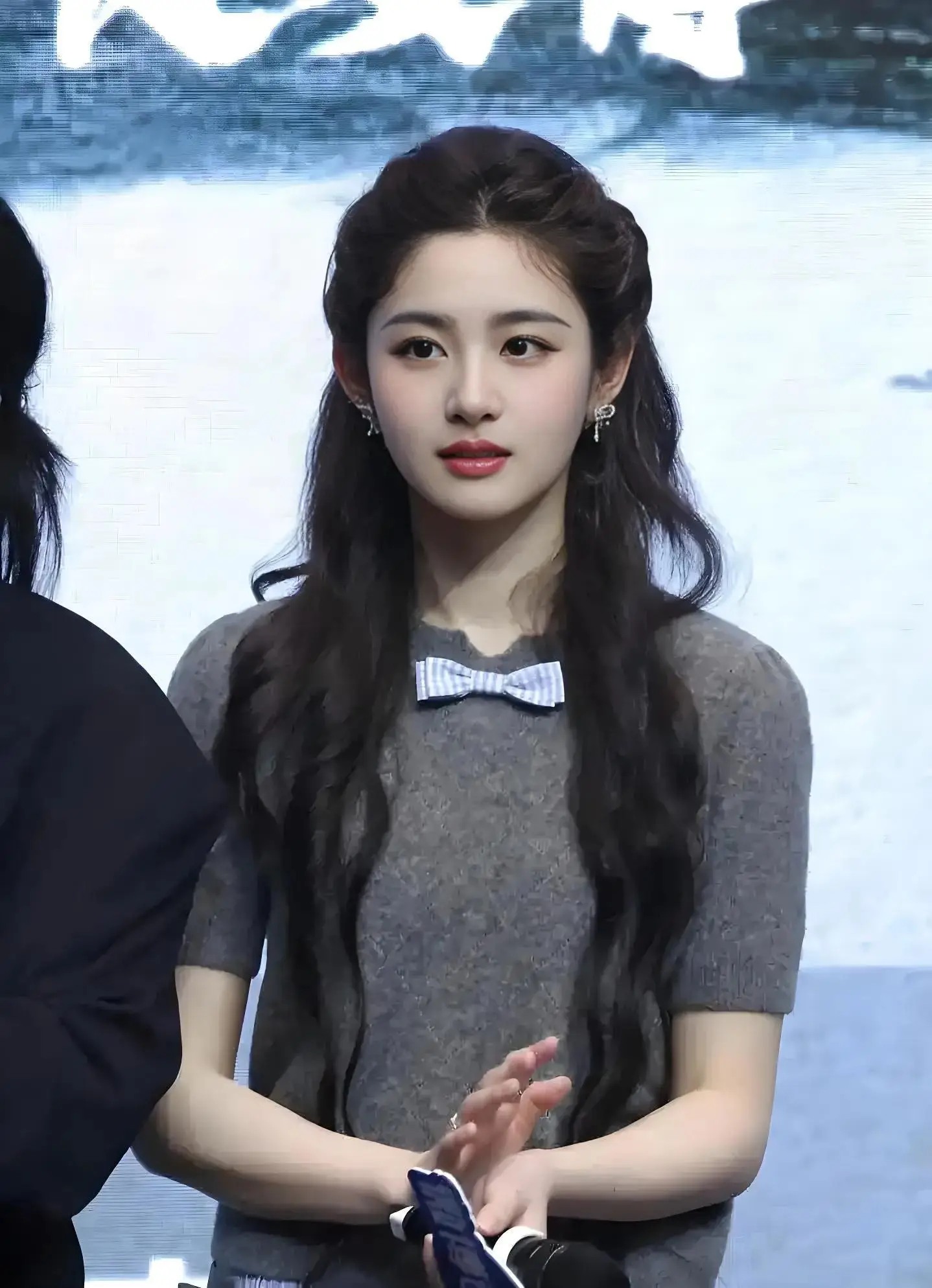 Sao nữ được khen đẹp hơn Lưu Diệc Phi và Cảnh Điềm có nguy cơ