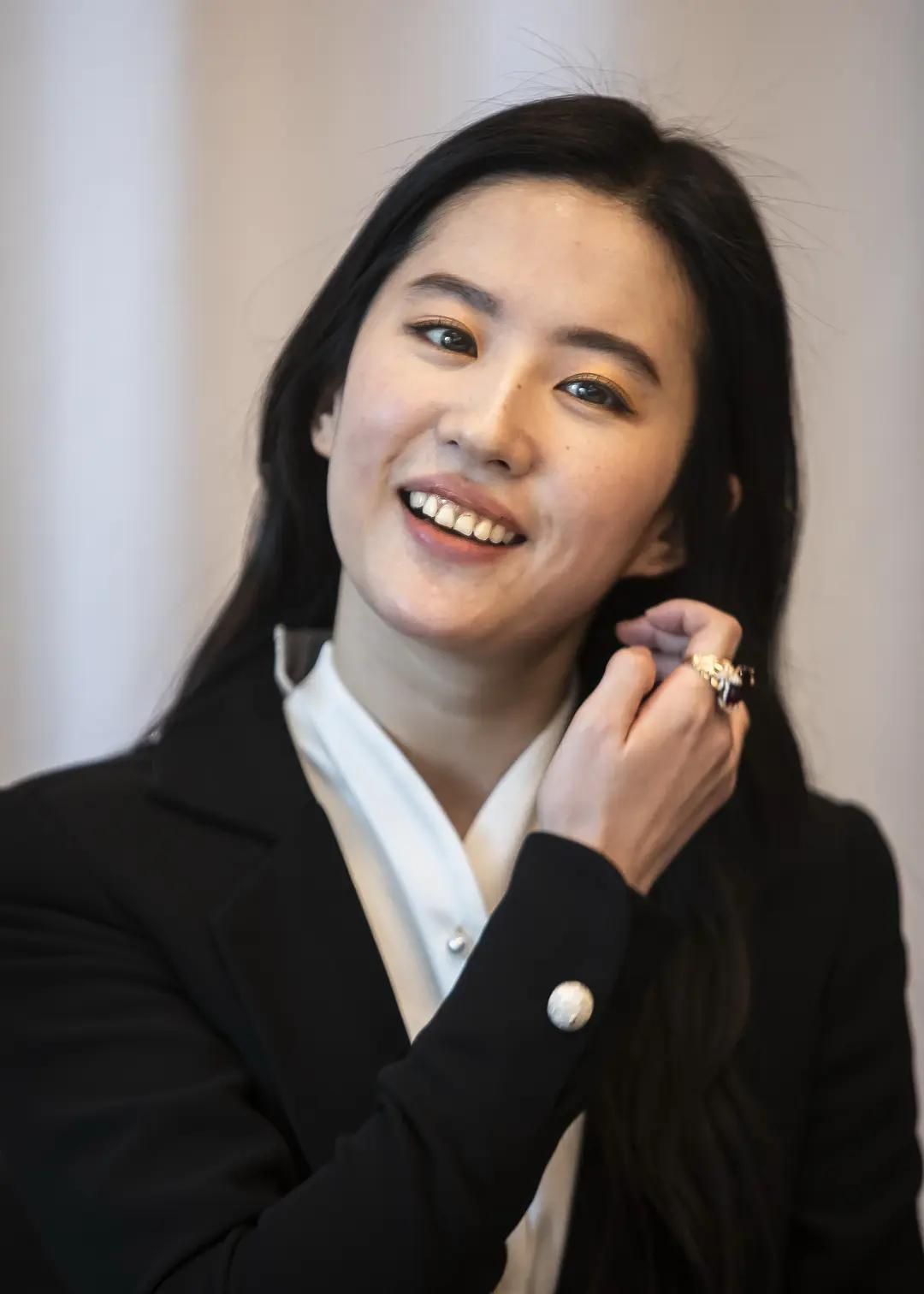 Bất ngờ trước mặt mộc của Lưu Diệc Phi- Ảnh 3.