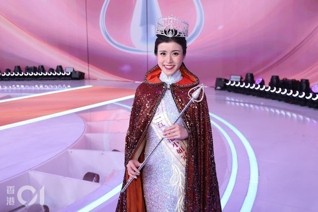 Hoa hậu Hong Kong vừa đăng quang đã lộ ảnh riêng tư- Ảnh 3.
