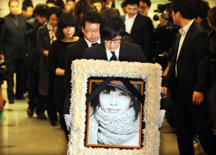 Bí ẩn 4 mỹ nhân chung công ty tự tử trong 3 năm: Chỉ vô tình hay là nạn nhân của Bí ẩn 4 mỹ nhân chung công ty tự tử trong 3 năm: Chỉ vô tình hay là nạn nhân của