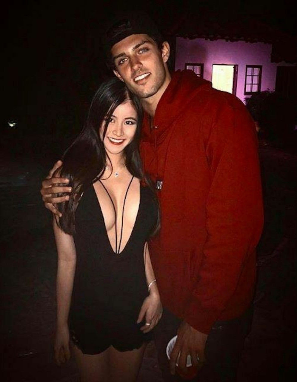 Hoa hậu Hong Kong vừa đăng quang đã lộ ảnh riêng tư- Ảnh 4.