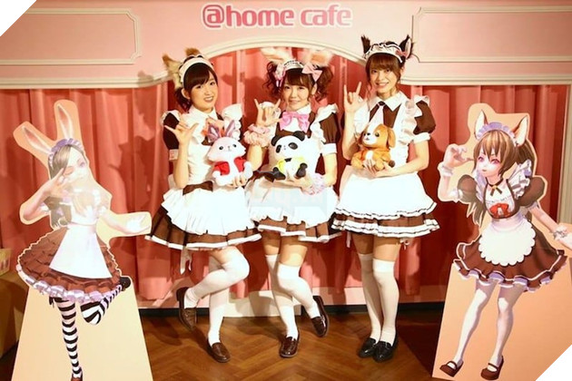 Họa sĩ Ray Tatsumi đã hoàn thành một nghiên cứu chuyên sâu mọi mặt về trang phục hầu gái của Nhật Bản.