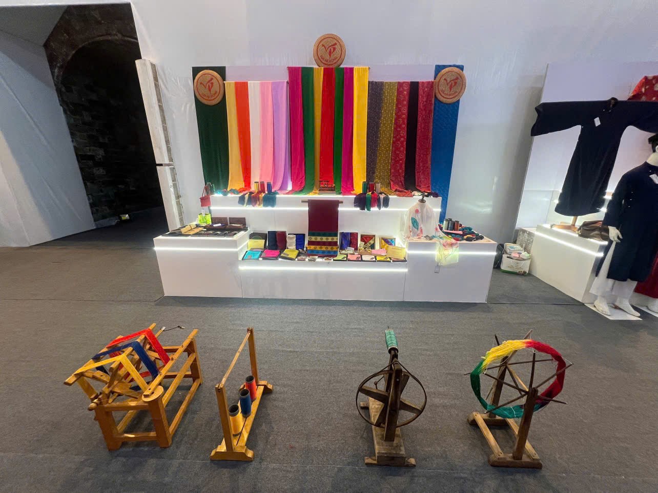 Giới trẻ được khám phá những làng nghề truyền thống đặc trưng