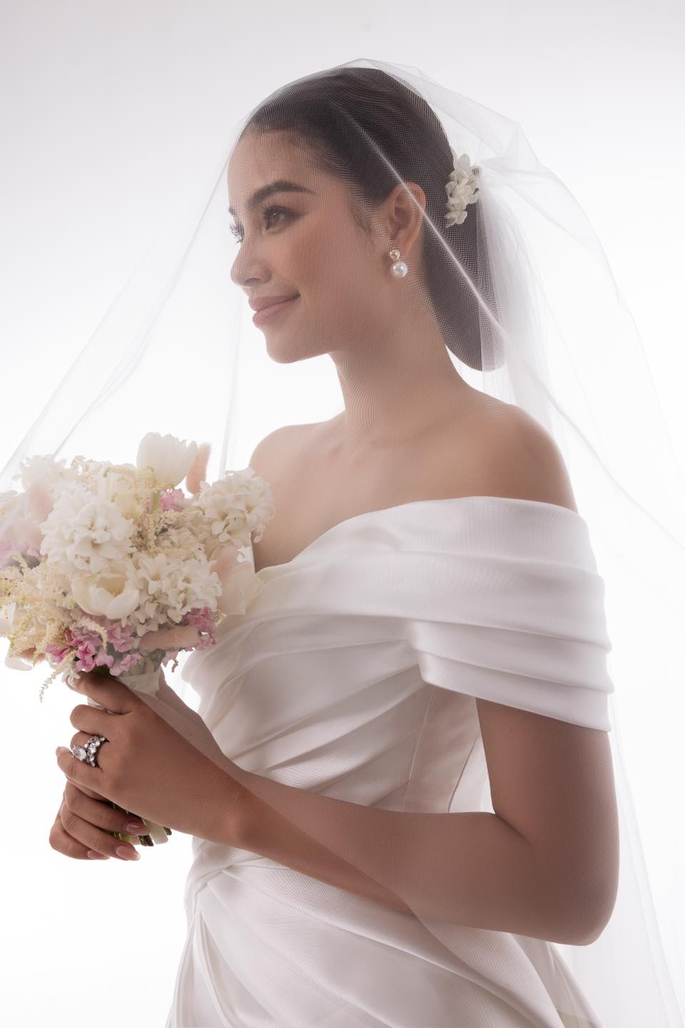 Chuyện gì đang xảy ra với Hoa hậu Phạm Hương ở Mỹ?- Ảnh 1. Chuyện gì đang xảy ra với Hoa hậu Phạm Hương ở Mỹ?- Ảnh 1.