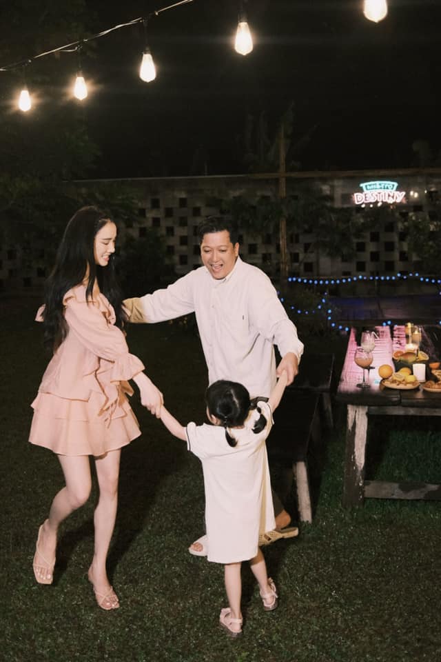 Camera bắt cận Nhã Phương và Trường Giang có hành động lạ lùng trong đêm giao thừa, biết lý do mới bất ngờ- Ảnh 7.