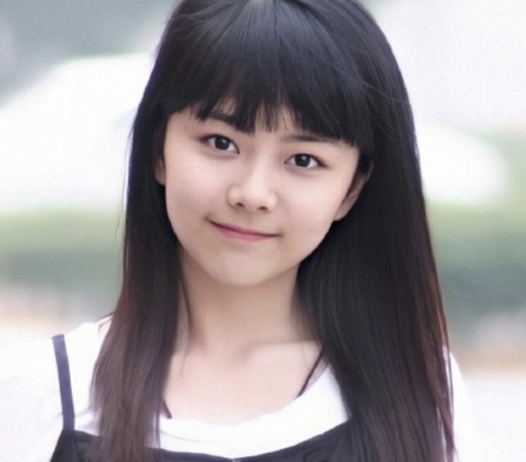 Đàm Tùng Vận 17 tuổi nhan sắc chấn động cỡ này: Mặt mộc mà đẹp mê mẩn, không làm diễn viên quá phí- Ảnh 2.