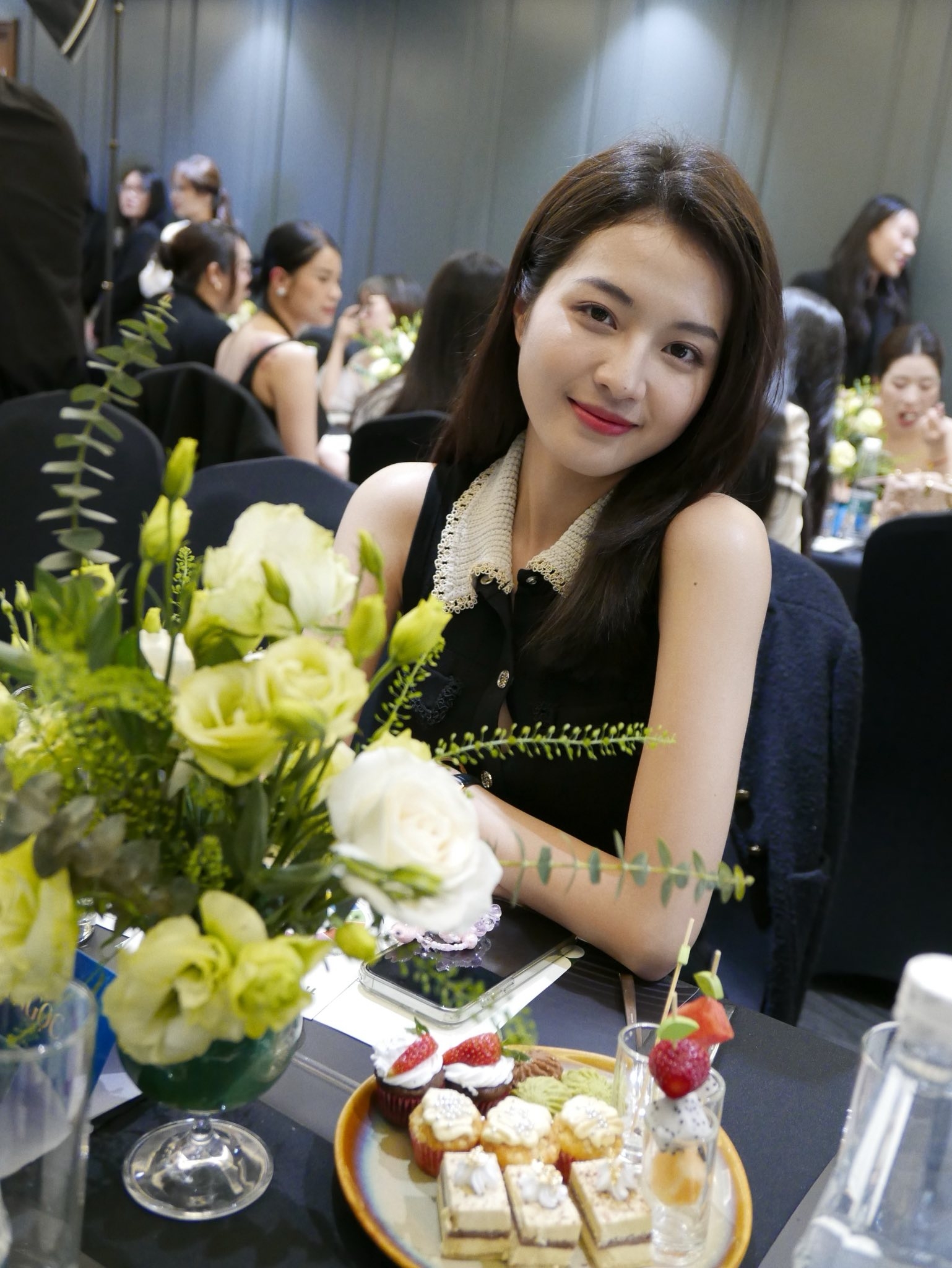 Việt Nam có 1 mỹ nhân giống cả tá sao Trung Quốc: Đẹp tựa Lưu Diệc Phi, hao hao Vương Sở Nhiên, ăn đứt Lý Thấm- Ảnh 16.