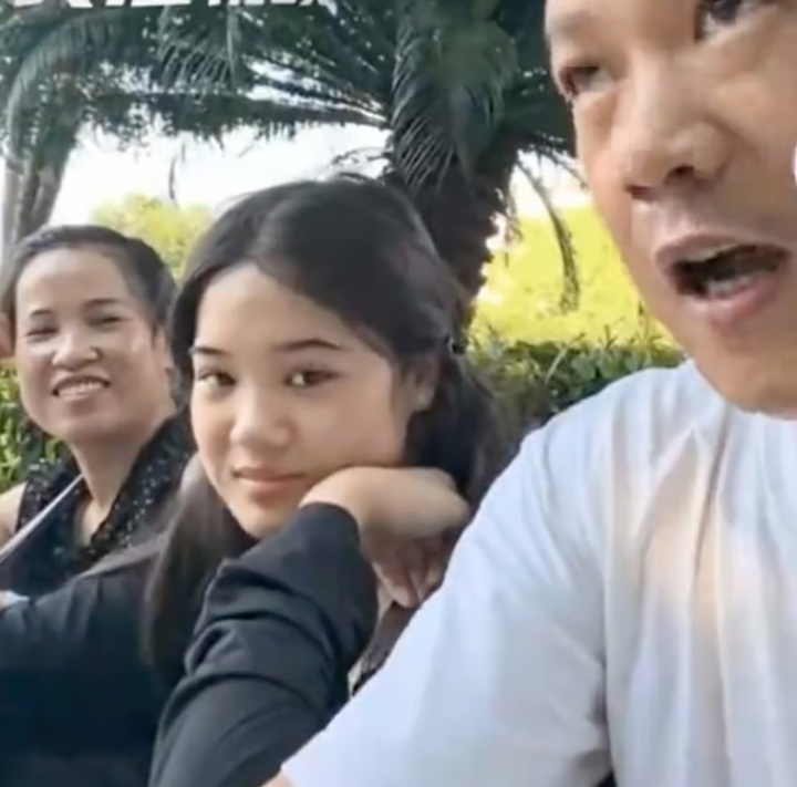 Để được con gái đi học xa nhắn tin, ông bố phải trả công 5,6 triệu đồng/tháng- Ảnh 1.